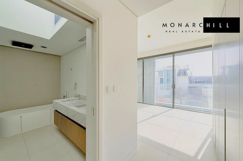 Corner Unit | Modern Design | Large Plot63931593079425112