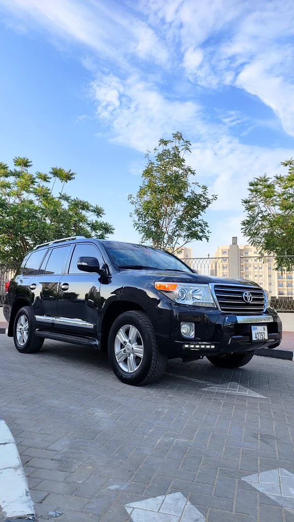 Land cruiser 2015 V8 urgent sale63484600982401114