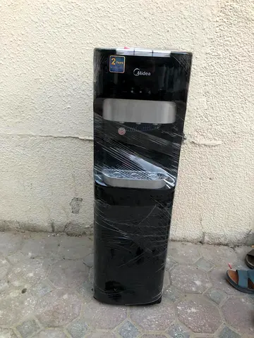 Bottom load water dispenser