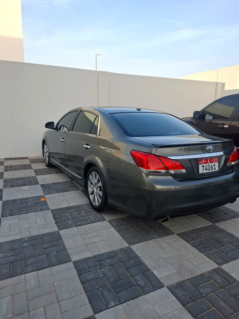 تويوتا أفالون موديل 2011 نظيفة جدا أعلى مواصفات تشغيل عن بعد السعر 26000 قابل63484380393730111