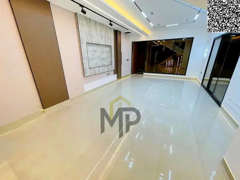 فرصة ذهبية بتشطيبات مميزة وتصميم ممتاز في منطقة الهيليو 2 مقابل مجتمع أزها، وبسعر يشمل التسجيل63897420712065113