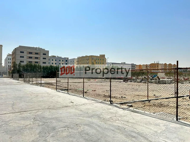 فناء مفتوح واسع | جبل علي | مرخص من DED63616025212545112