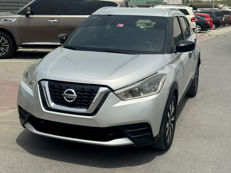 Nissan kicks 2018 silver color GCC calen car63399964744194112