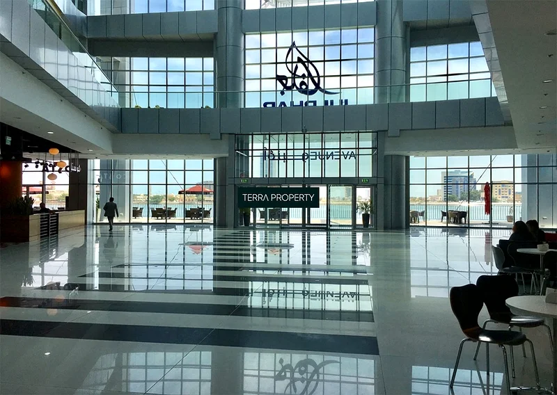 مكتب فسيح مفروش بالكامل للبيع في موقع متميز63818152826754112