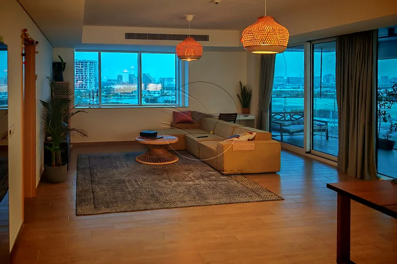 High Level Corner Unit with Lovely Views63848490806915112