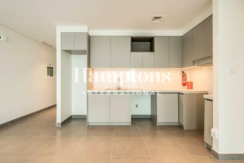 BRIGHT  | PRIME LOCATION | PARK AND CREEK VIEW63760513570179112