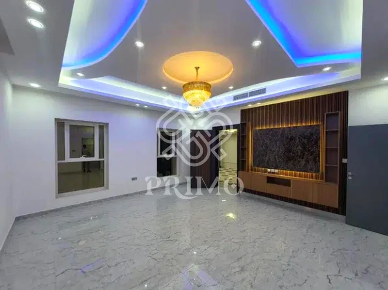 فيلا من 5 غرف نوم | مُحدَّثة بالكامل | شاغرة وجاهزة للانتقال فورًا63716658865155111