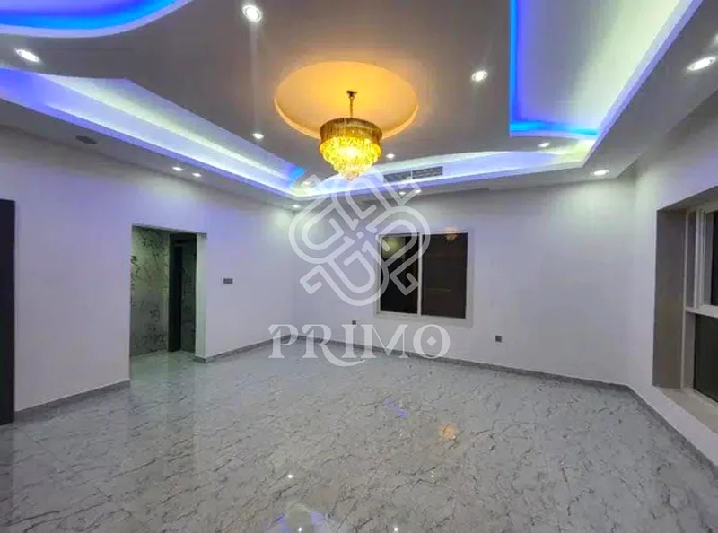 فيلا من 5 غرف نوم | مُحدَّثة بالكامل | شاغرة وجاهزة للانتقال فورًا63716658865155113