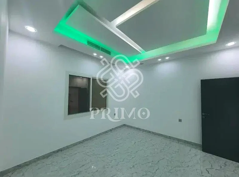 فيلا من 5 غرف نوم | مُحدَّثة بالكامل | شاغرة وجاهزة للانتقال فورًا63716658865155114
