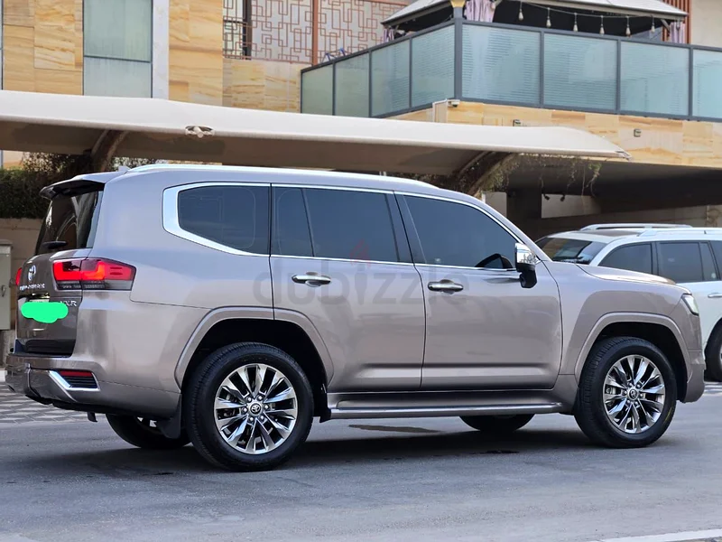 Toyota Landcruiser twin turbo VXR top of the range 2022 Agency maintained low mileage accident free.63484694183810114