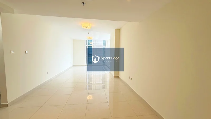 تصميم كبير | شقة بغرفة نوم واحدة في الطوابق العليا | موقع متميز في شارع الشيخ زايد63745935023234111