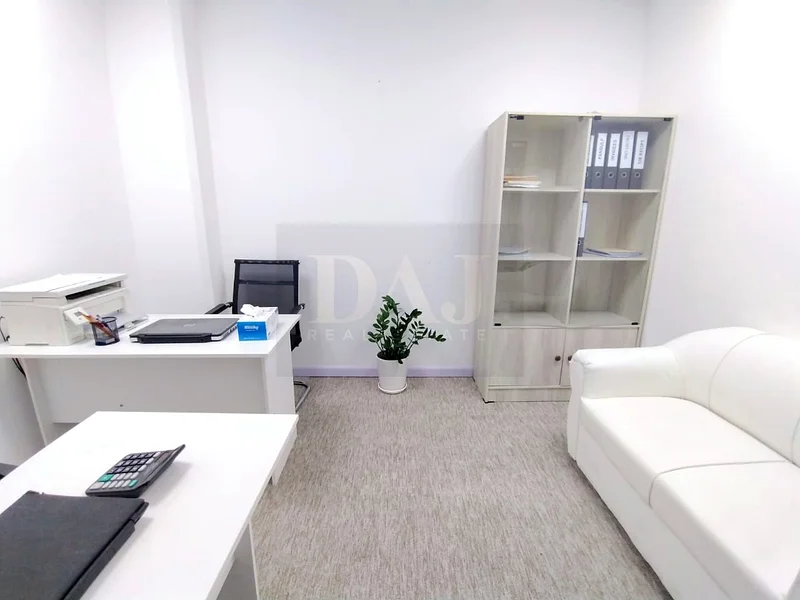 Beautiful office with Bank account assistance |Free Utilities63620107538178113