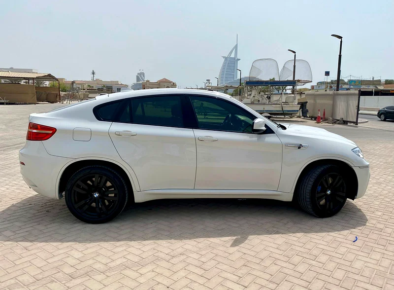 2014 BMW X6M  4.4L TWIN TURBO  V8 555 HP || LOW MILEAGE || ACCIDENT FREE || GCC || CARPLAY63485004892674114