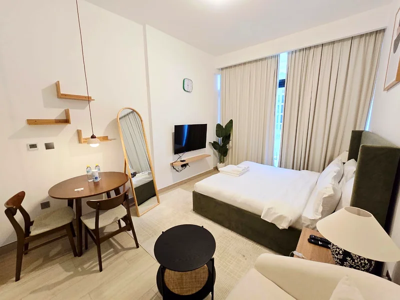 FURNISHED STUDIO APARTMENT WITH FREE CHILLER // BOULEVARD VIEW63800827230337110
