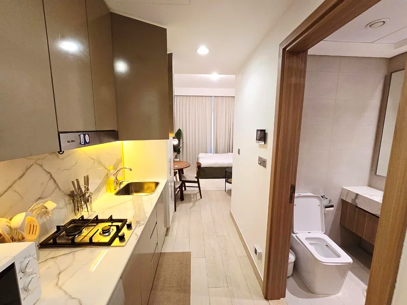 FURNISHED STUDIO APARTMENT WITH FREE CHILLER // BOULEVARD VIEW63800827230337114