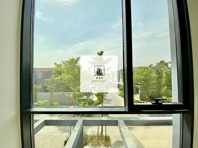 Spacious and luxurious three-bedroom townhouse in Masaar,63699746945283110
