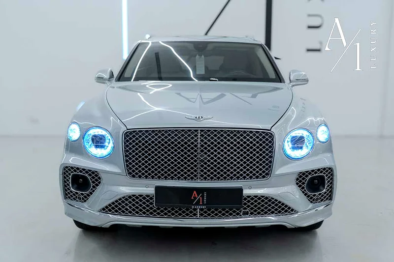 2023 Bentley Bentayga Azure, Bentley Warranty, Fully Loaded, Very Low Kms, GCC63490789907074111