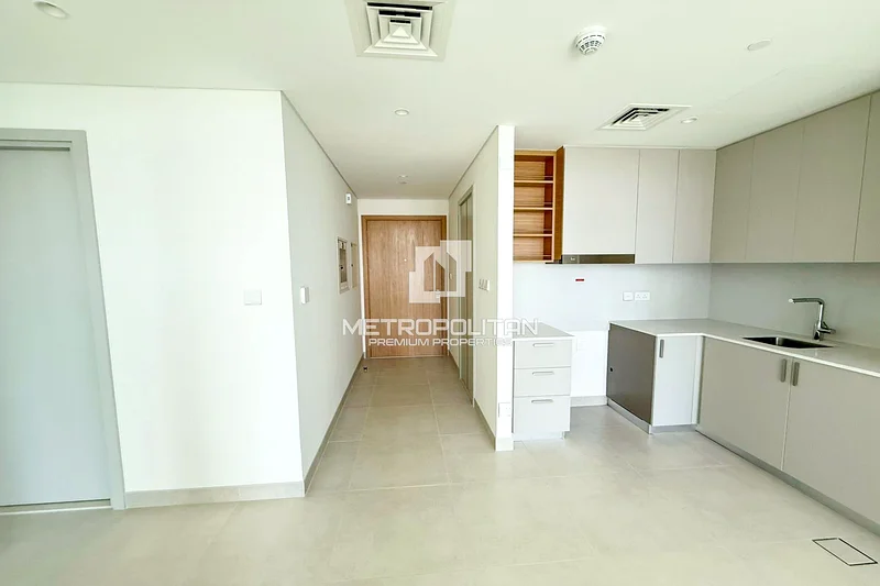 Elegant Design | Waterfront | Modern Amenities63761631201666111