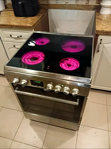 Whirlpool electric cooker 60x60 same like new condition