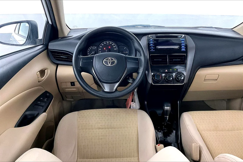 2022 Toyota Yaris SE / E  • Big Price Drop • 42937963699051387906113