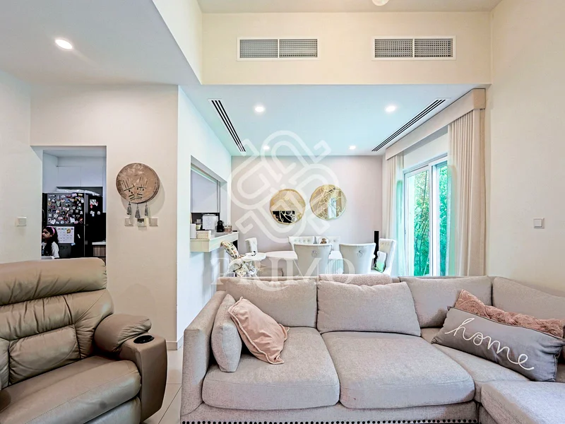 Spacious and Luminous | Single Row | Park View63736149686914114