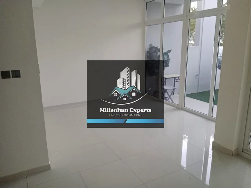 منزل تاون هاوس مكون من 3 غرف نوم - مطبخ مفتوح - غير مفروش - وحدة متوسطة63740962537987110
