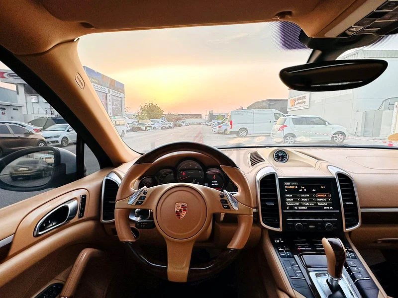 بورشه كايين بلاتينيوم إديشن - محرك توربو - موديل أواخر 2014 - خيارات كاملة - سقف بانورامي كامل63489005184259113