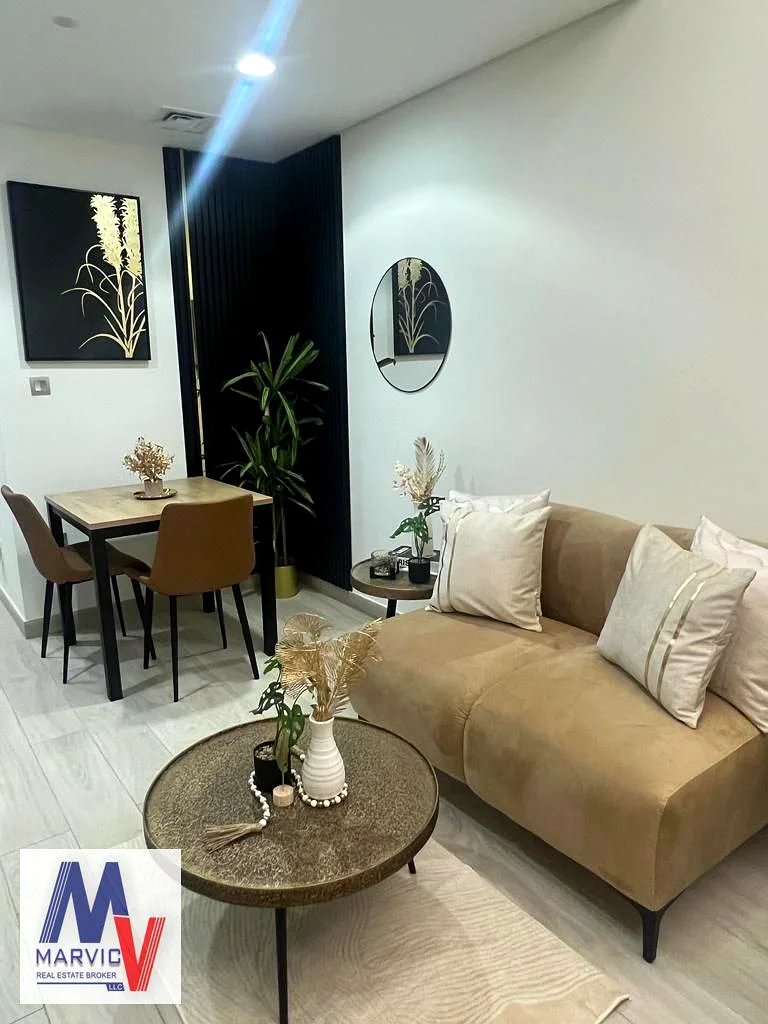 موقع متميز / طابق منخفض / شاغرة عند التناقل63977067919746114
