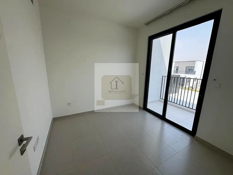 قطعة أرض كبيرة / مُصانة جيدًا / جاهزة للانتقال63805480254210113