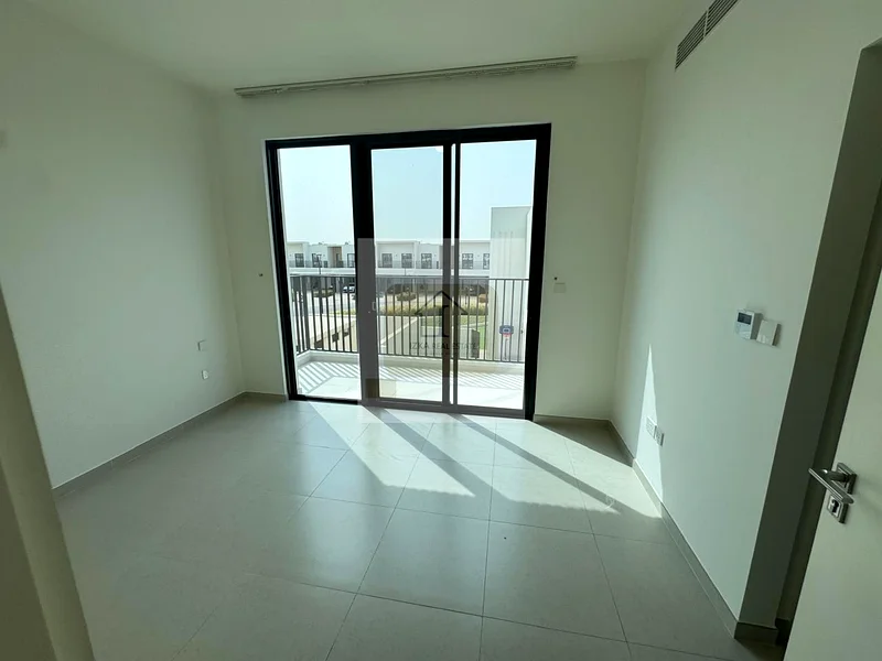 قطعة أرض كبيرة / مُصانة جيدًا / جاهزة للانتقال63805480254210112
