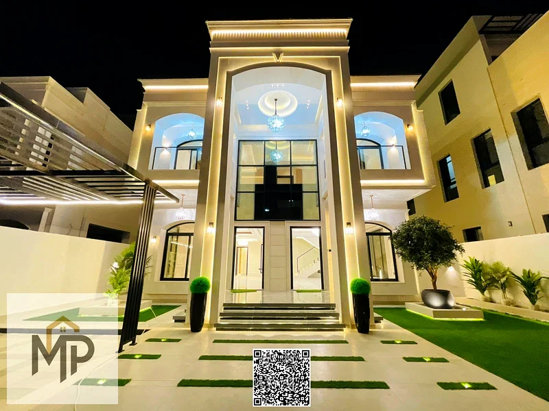 الفيللا الفاخرة للغاية المعروضة للبيع بتصميم كلاسيكي، وتحتوي على حديقة كبيرة، وسطح، و5 غرف نوم رئيسية دون رسوم خدمة سنوية.63881704901505114