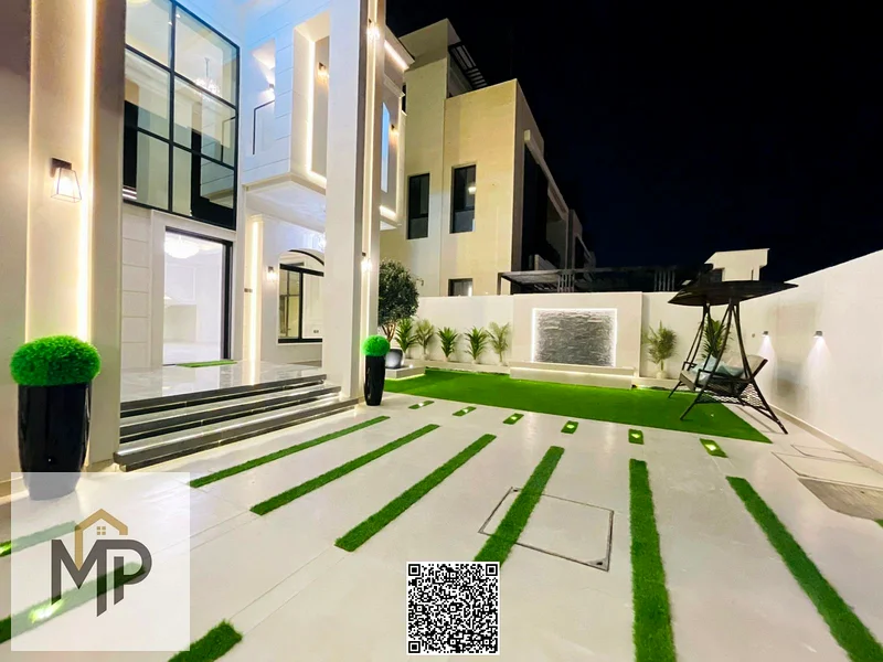الفيللا الفاخرة للغاية المعروضة للبيع بتصميم كلاسيكي، وتحتوي على حديقة كبيرة، وسطح، و5 غرف نوم رئيسية دون رسوم خدمة سنوية.63881704901505111