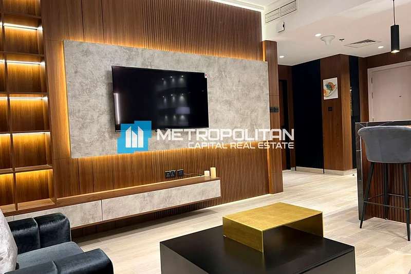 Canal View| Furnished| Upgraded 1BR| Pool And Gym63849020902914112