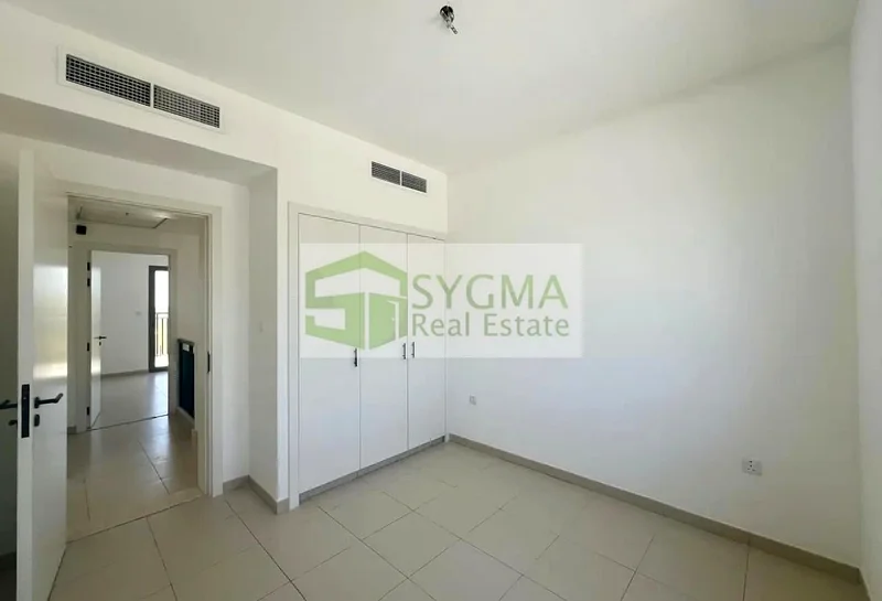 صف مفرد | واسع | موقع متميز63736528644610114