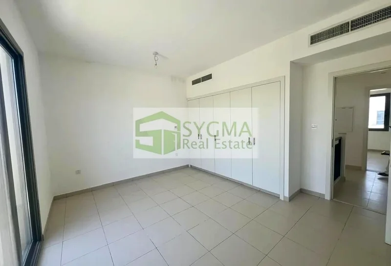 صف مفرد | واسع | موقع متميز63736528644610112