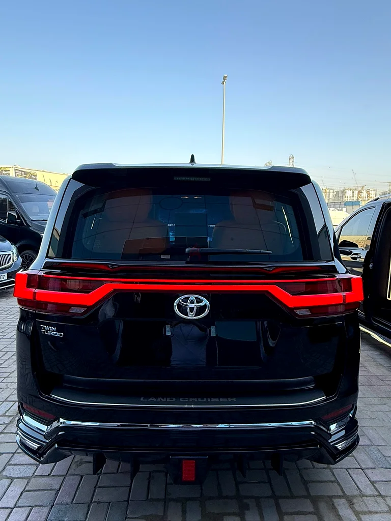Toyota Land Cruiser converted to VIP63484570366593111