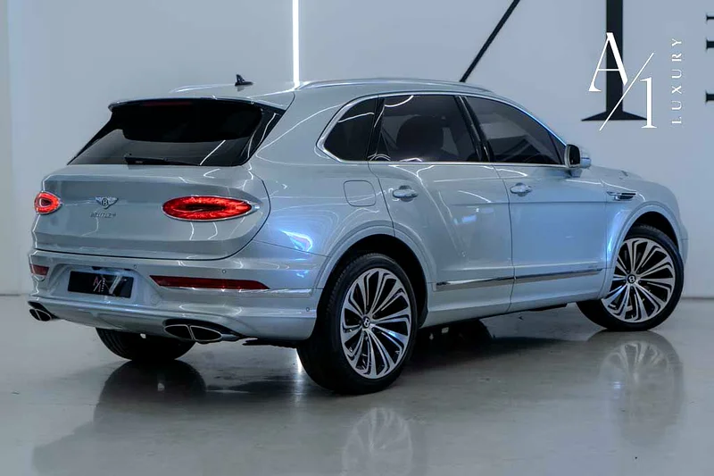 2023 Bentley Bentayga Azure, Bentley Warranty, Fully Loaded, Very Low Kms, GCC63490789907074113