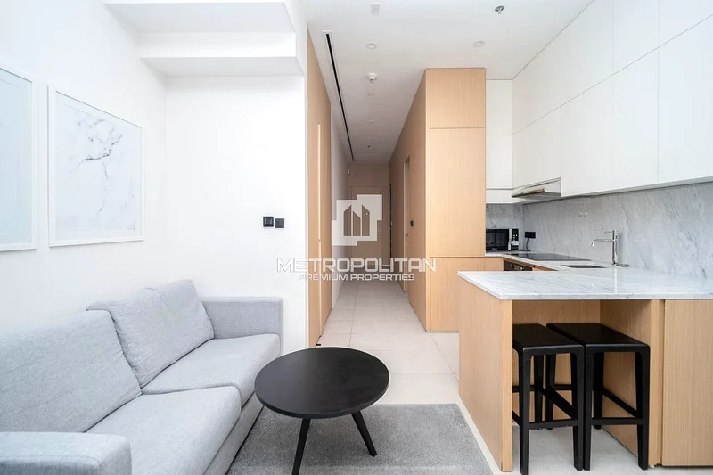 Upgraded | Top Floor | Partial Sea View64009662711169113