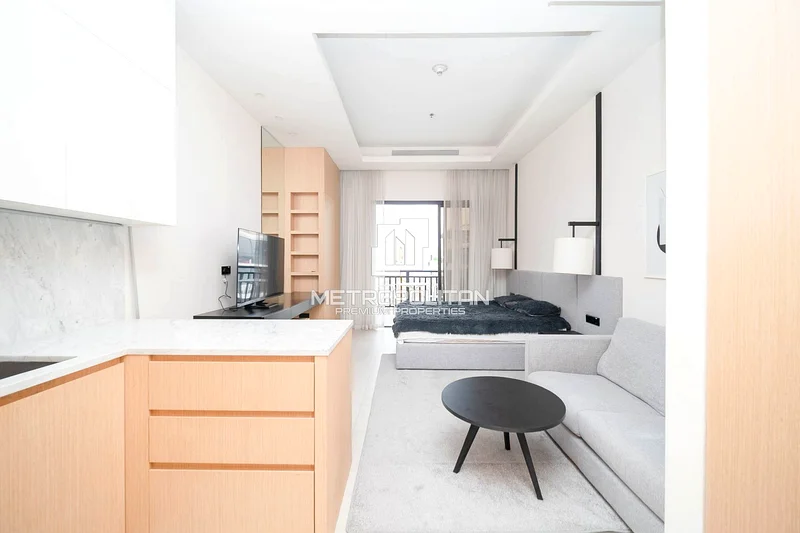 Upgraded | Top Floor | Partial Sea View64009662711169114