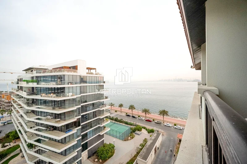 Upgraded | Top Floor | Partial Sea View64009662711169111