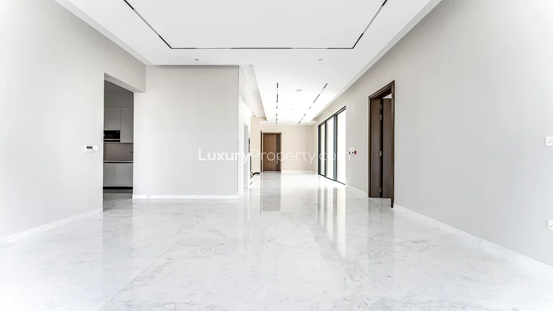 6 Bedrooms | Large Plot | Skyline Views64042474916610113
