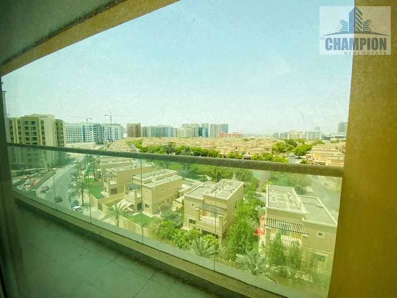 شقة واسعة مكونة من 3 غرف نوم وغرفة خادمة للإيجار | دبي سيليكون أويسس63747260110210112