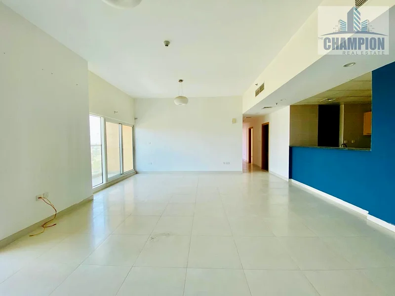 شقة واسعة مكونة من 3 غرف نوم وغرفة خادمة للإيجار | دبي سيليكون أويسس63747260110210110