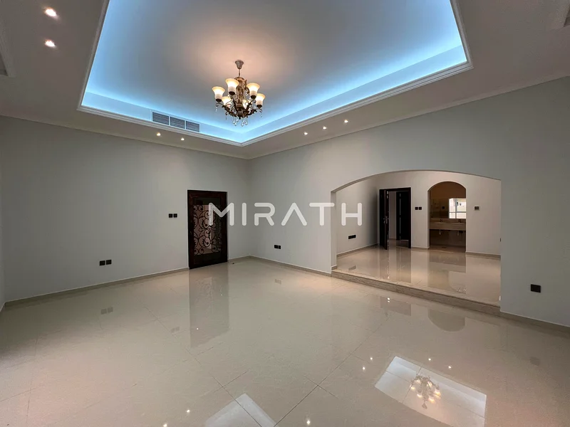 فيلا مجددة وواسعة حديثًا | حديقة | منطقة هادئة63743216736513112