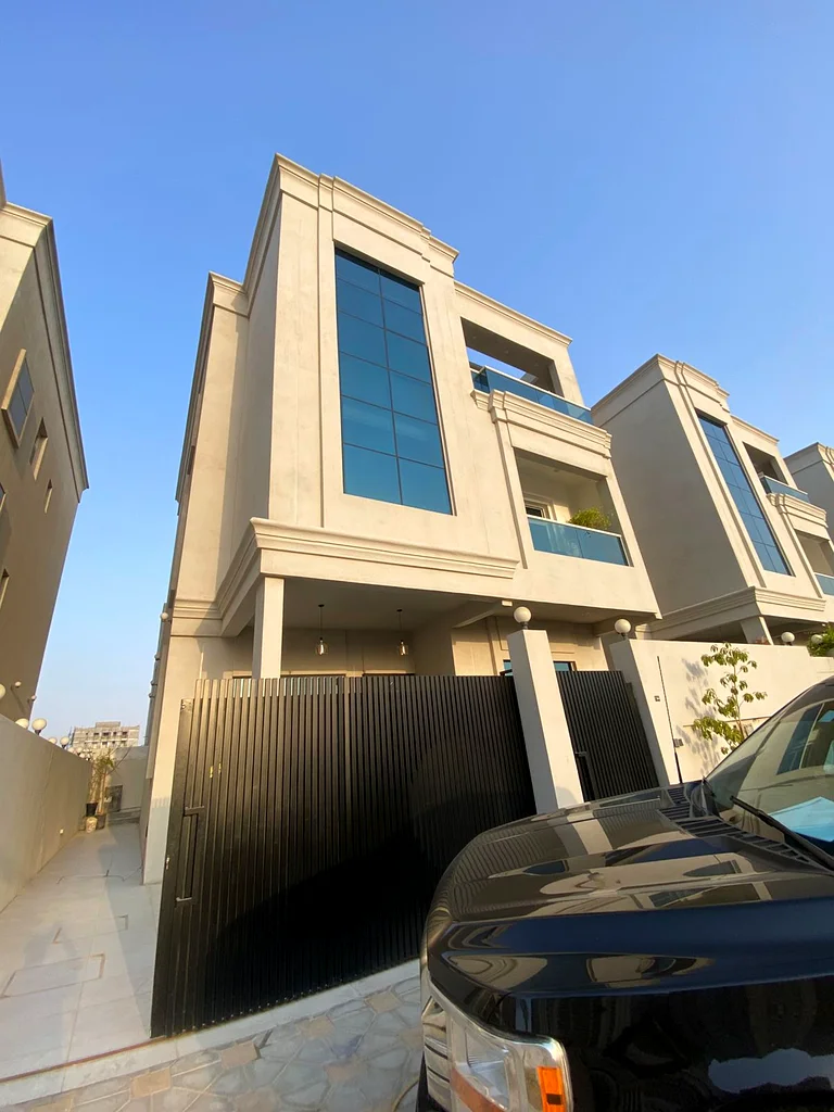 فيلا للبيع في عجمان العيا بمساحات واسعة وركن سيارات مريح63871901531139111