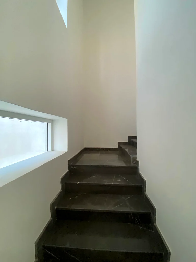 فيلا للبيع في عجمان العيا بمساحات واسعة وركن سيارات مريح63871901531139113