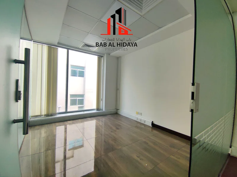 Fully Fitted Office !! Easy Access To Public Transport !! Book Now !!63616025012353112