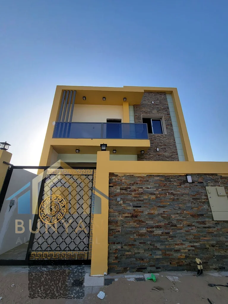 Modern luxury villa for sale, close to all services. Perfect for families seeking comfort and elegance at a great price. Call now!63881803488515110