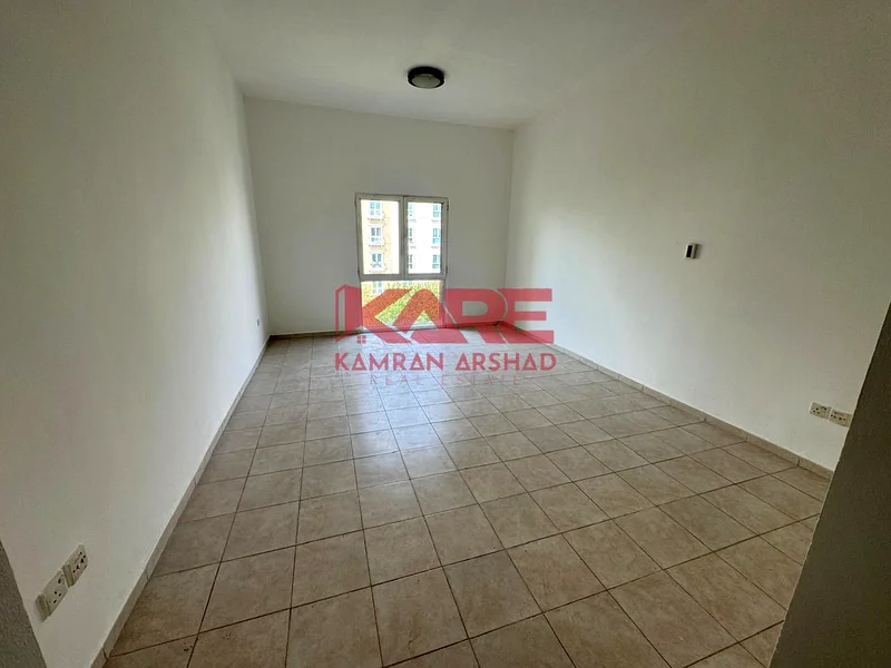 استوديو واسع بالقرب من المترو وحوض السباحة63730891744131111