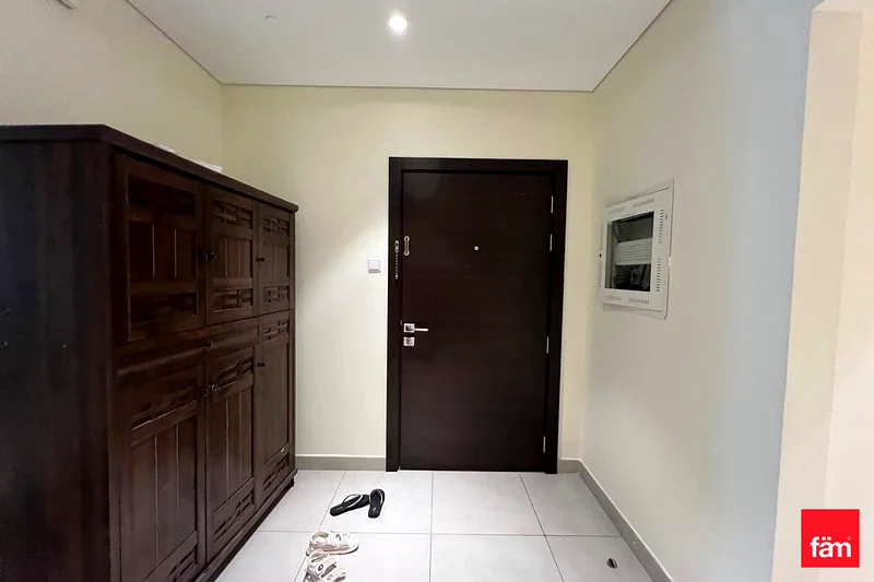 شقة بتصميم كبير | شاغرة | موقع متميز63775322116354114
